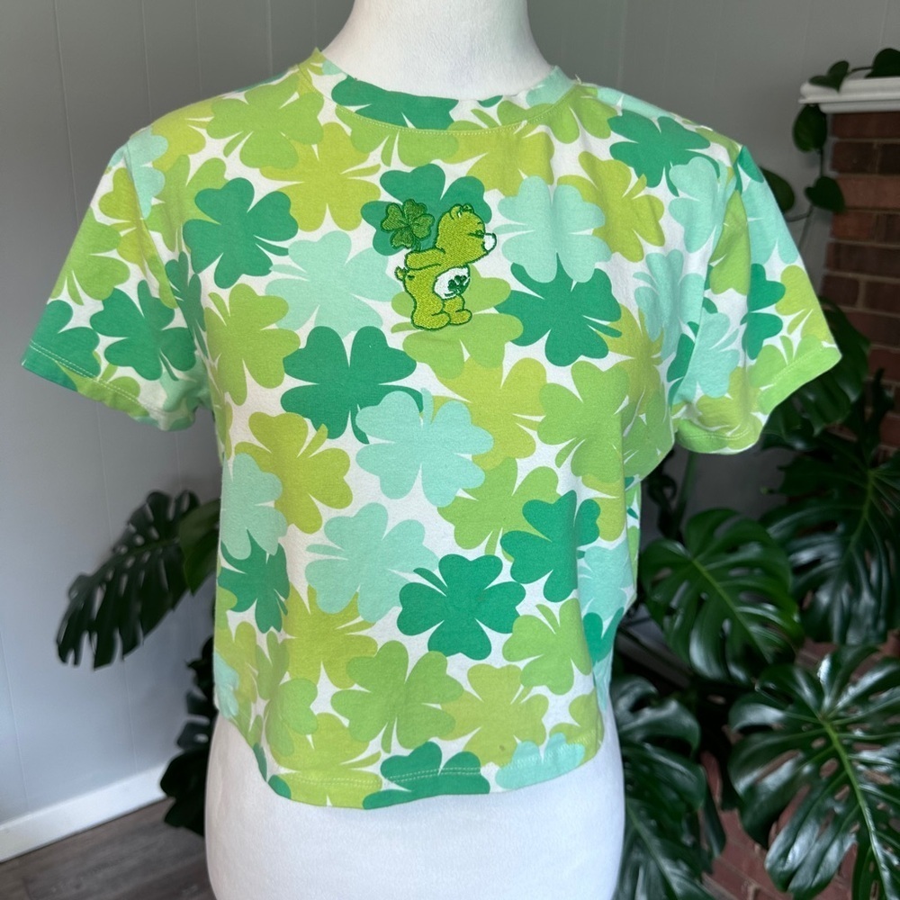 🛍️Care Bears crop tee size large excellent condition